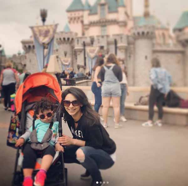  Araksya Karapetyan pose for a picture with her daughter.